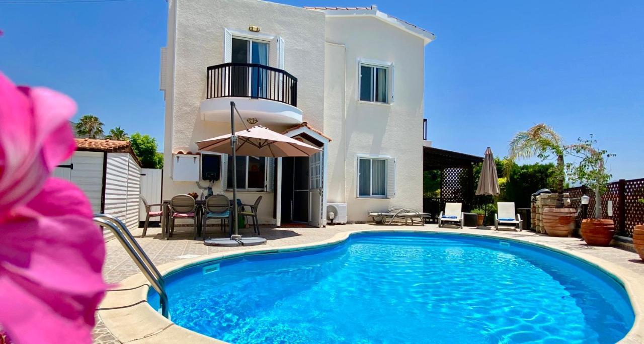 Villa Alicia With Priv Pool, Beautiful Garden And Shady Veranda- 5 Min To The Beach Peyia Dış mekan fotoğraf