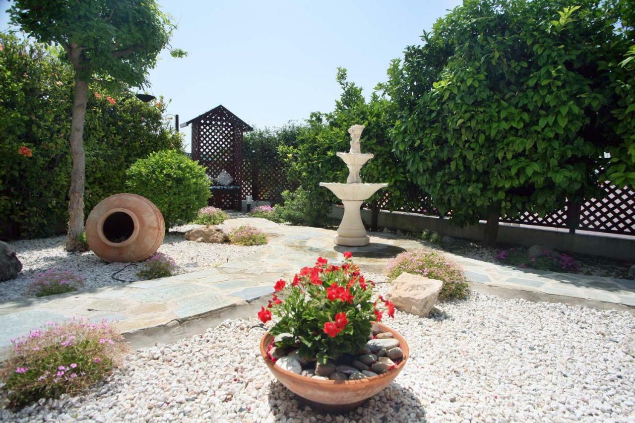 Villa Alicia With Priv Pool, Beautiful Garden And Shady Veranda- 5 Min To The Beach Peyia Dış mekan fotoğraf