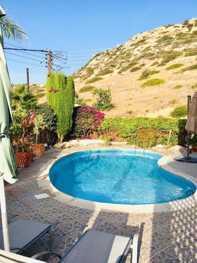 Villa Alicia With Priv Pool, Beautiful Garden And Shady Veranda- 5 Min To The Beach Peyia Dış mekan fotoğraf